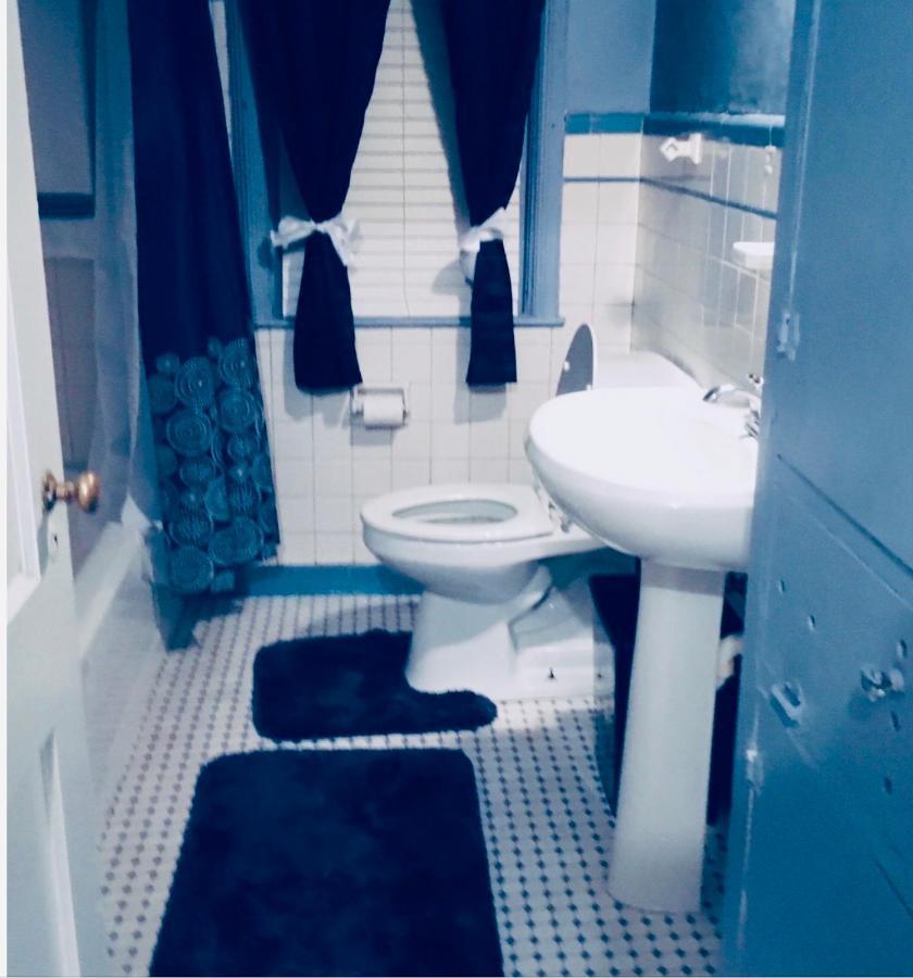 Best Deal In Town! Entire 1 Bedroom Apartment 59 Монтгомъри Екстериор снимка