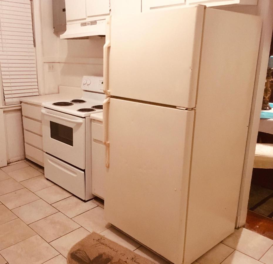 Best Deal In Town! Entire 1 Bedroom Apartment 59 Монтгомъри Екстериор снимка
