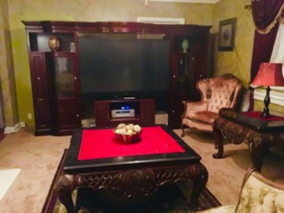 Best Deal In Town! Entire 1 Bedroom Apartment 59 Монтгомъри Екстериор снимка