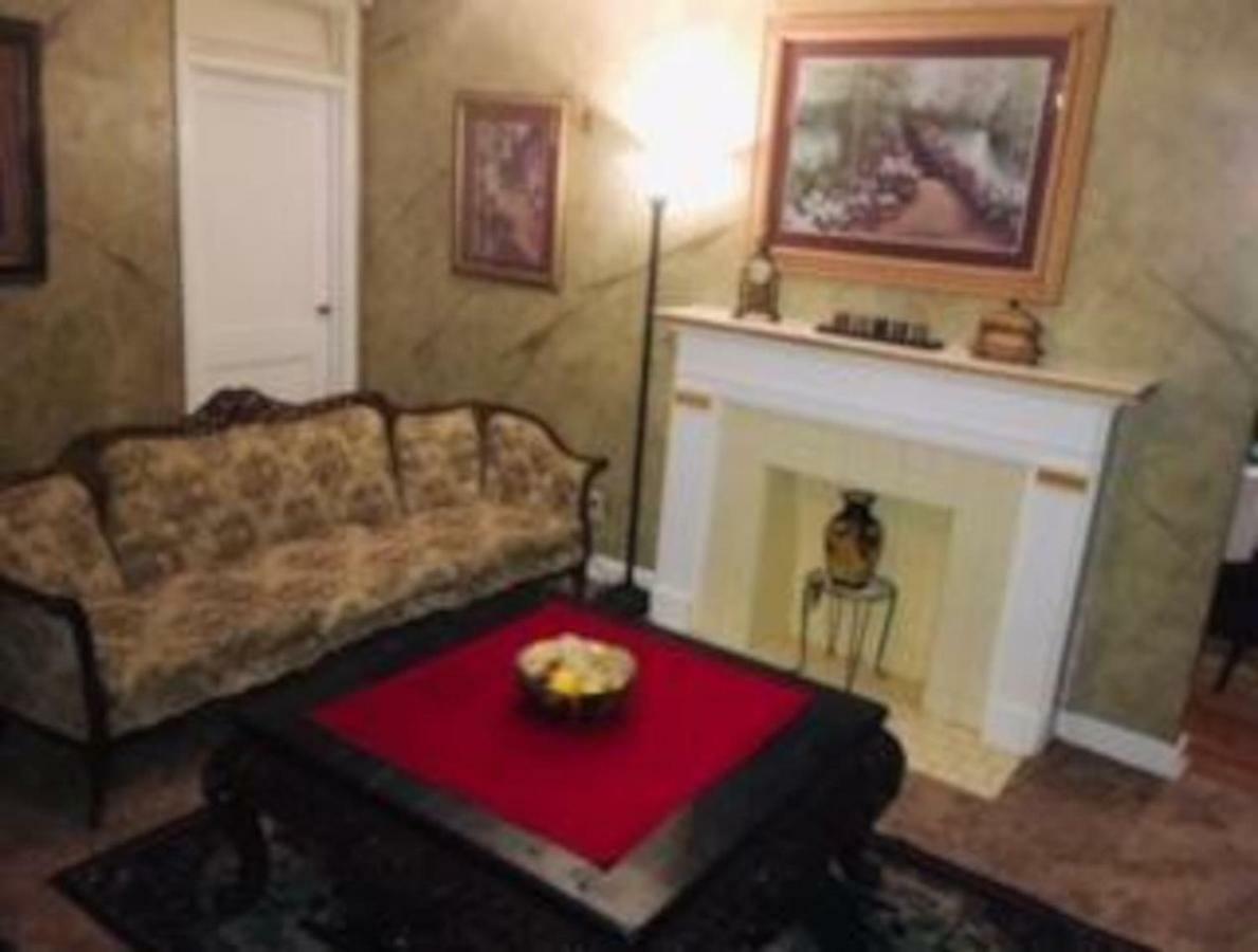 Best Deal In Town! Entire 1 Bedroom Apartment 59 Монтгомъри Екстериор снимка